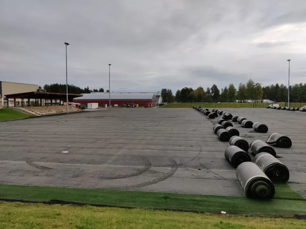 Tekonurmen rullaus ja siirto