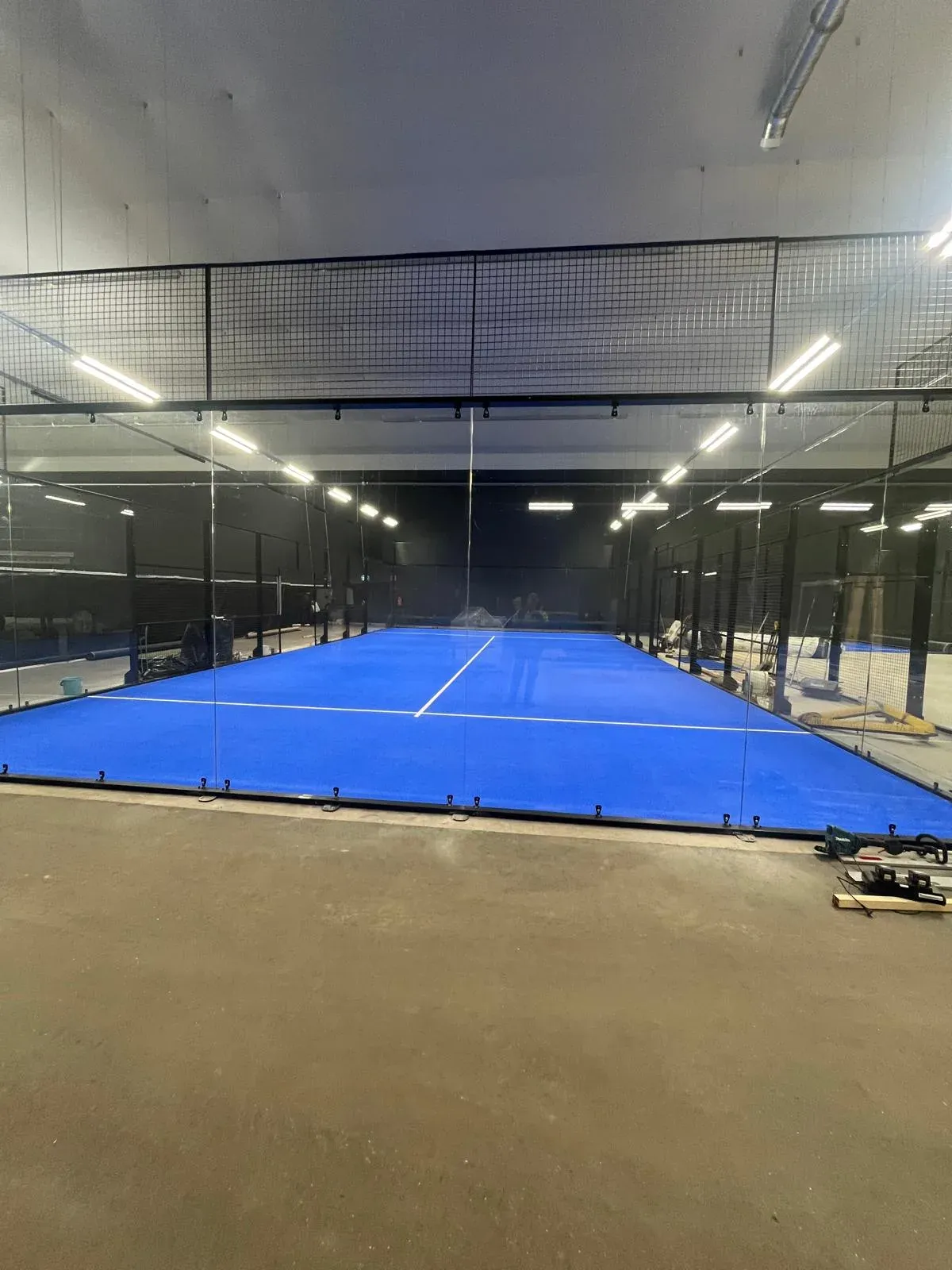 Padel-kentän tarkka asennustyö